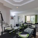 Frontline Paradise Townhouse * Εστεπόνα