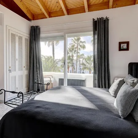 Frontline Paradise Townhouse Semesterbostad *