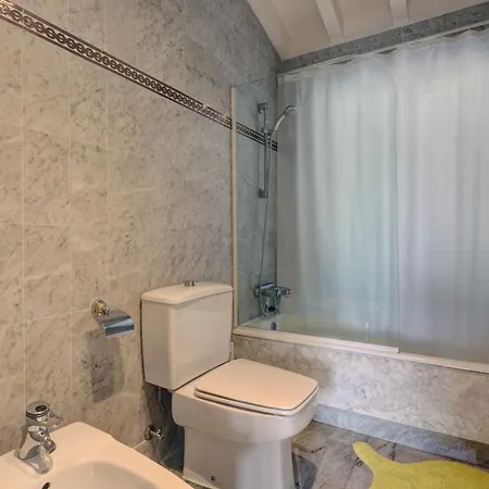 Frontline Paradise Townhouse Εστεπόνα
