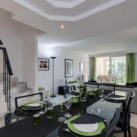 Frontline Paradise Townhouse * Estepona