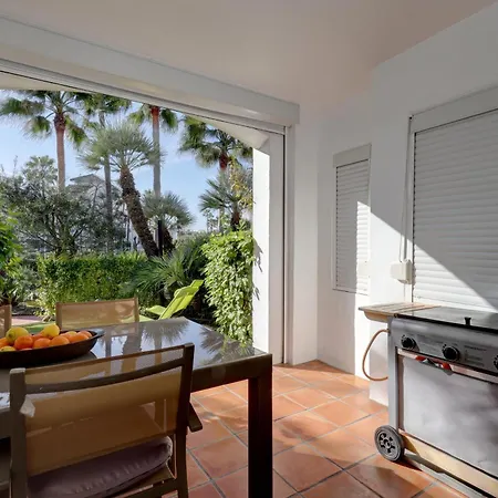 Frontline Paradise Townhouse Dom wakacyjny *